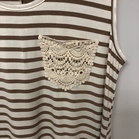 Striped Large Tank Top with Lace Pocket - Picture 3 of 6